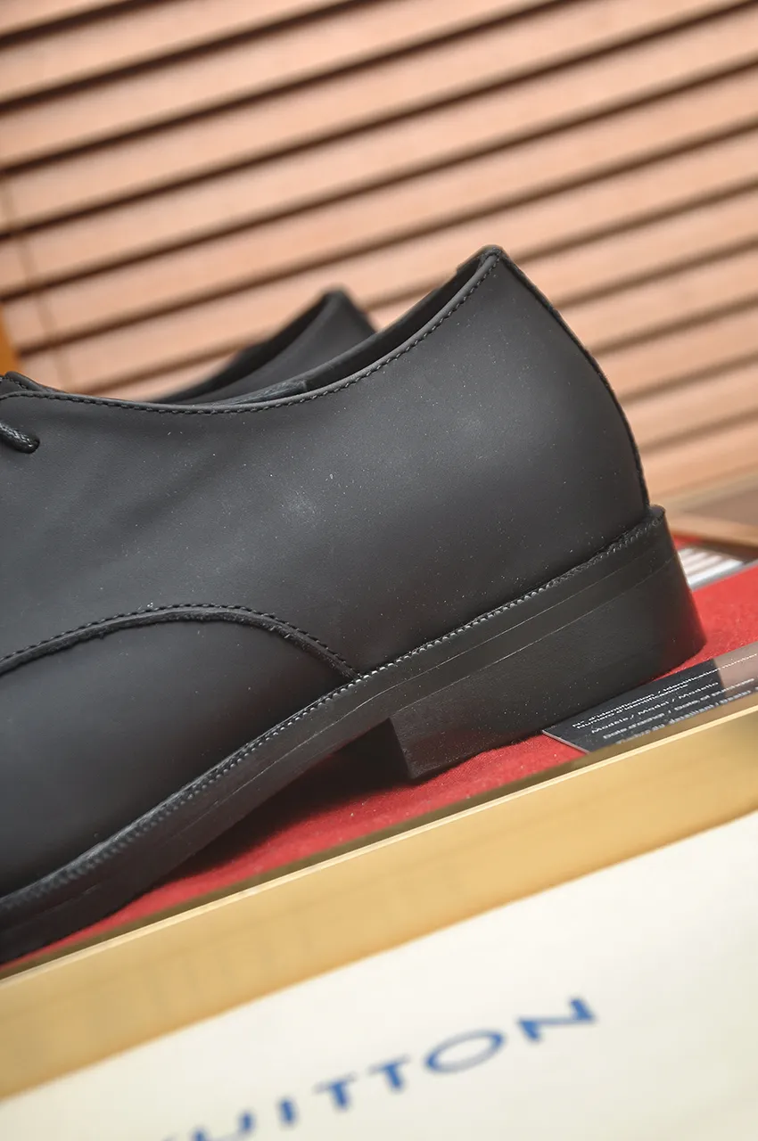 Men's men's shoes 💰500💶 [LV] (original single cowhide lining) 🍀LV's latest genuine leather business suit shoes are launched simultaneously on the official website. The first-layer cowhide imported from Italy is made of heavy gold, 💥official website 1:1 rubber outsole. Versatile to wear, high-end without losing class, and the color combination is extraordinary. This four-season style is alluring when worn on your feet, showing off your big-name flair. Standard code 38-45 (45 customized)